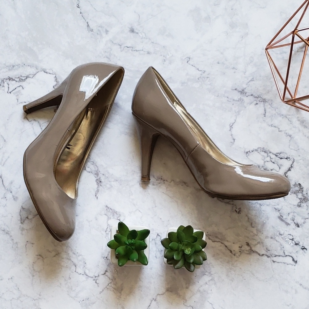 Steve Madden Taupe High Heels Size 7.5M GUC - Picture 2 of 7